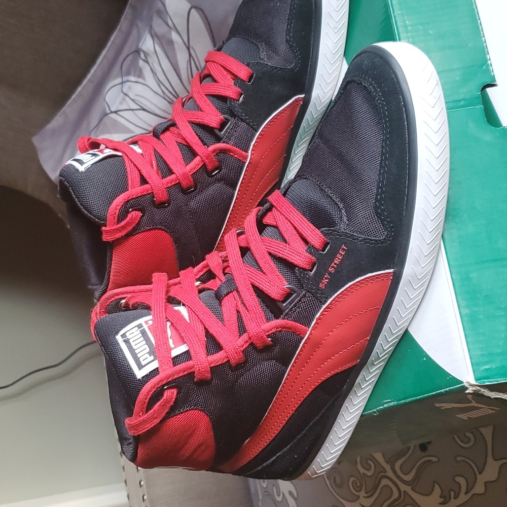 Puma sneakers size 8.5 in good condition